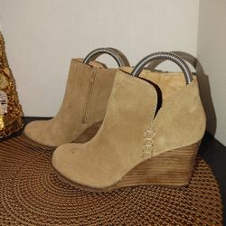 Lucky Brand Yimme Suede Wedge size 6M