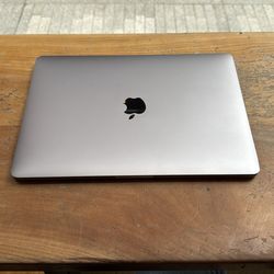 Apple MacBook Pro 13” 2016 Touch Bar – 500GB SSD – Intel i5 – Good Condition