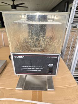 Machine for grinding coffee
