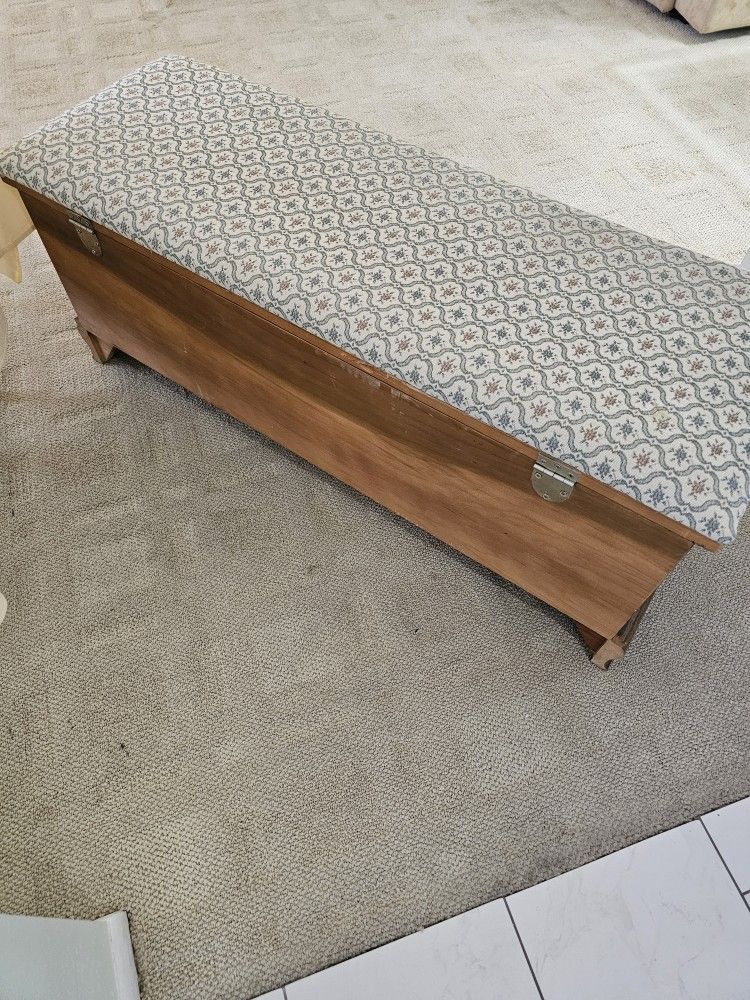 Lane Cedar Lined Chest. Beautiful Comdition
