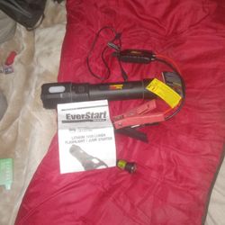 Everstart Maxx  Lithium 1000 Lumen Flashlight/jump Starter