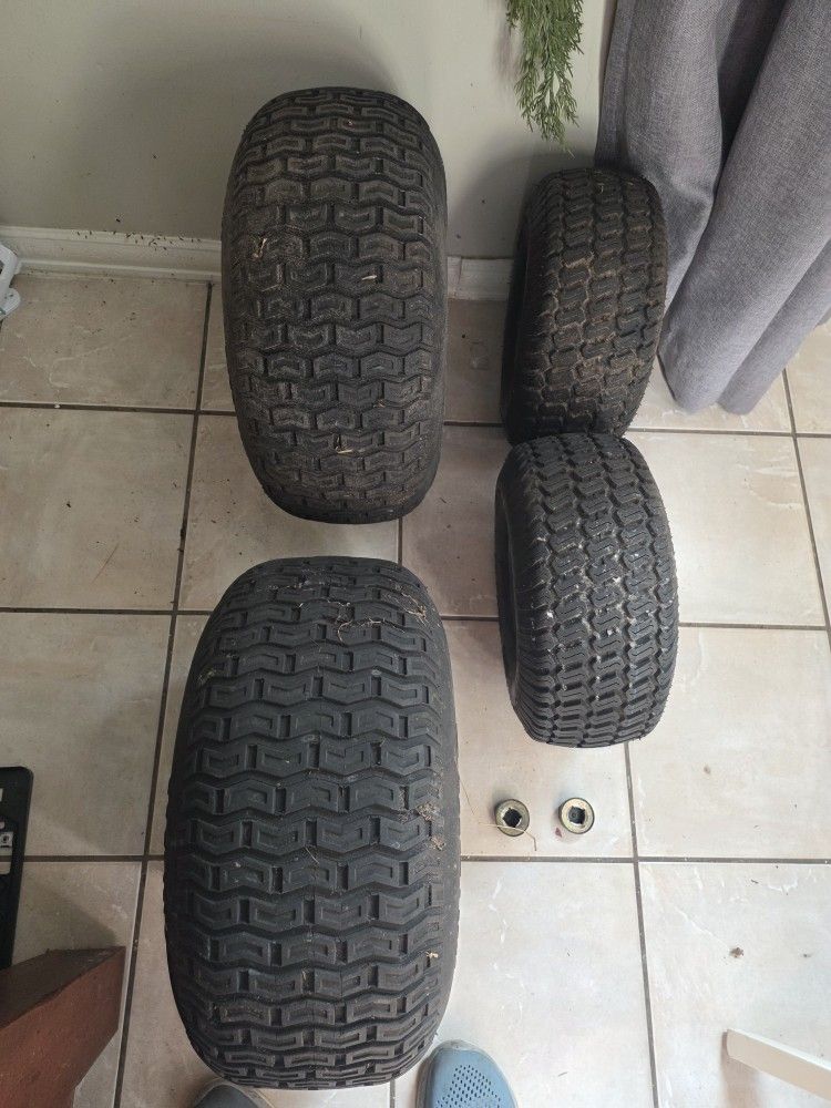 SIT DOWN TRACTOR TIRE SET.