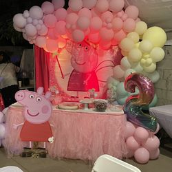 Peppa Pig & Unicorn Backdrop Setup
