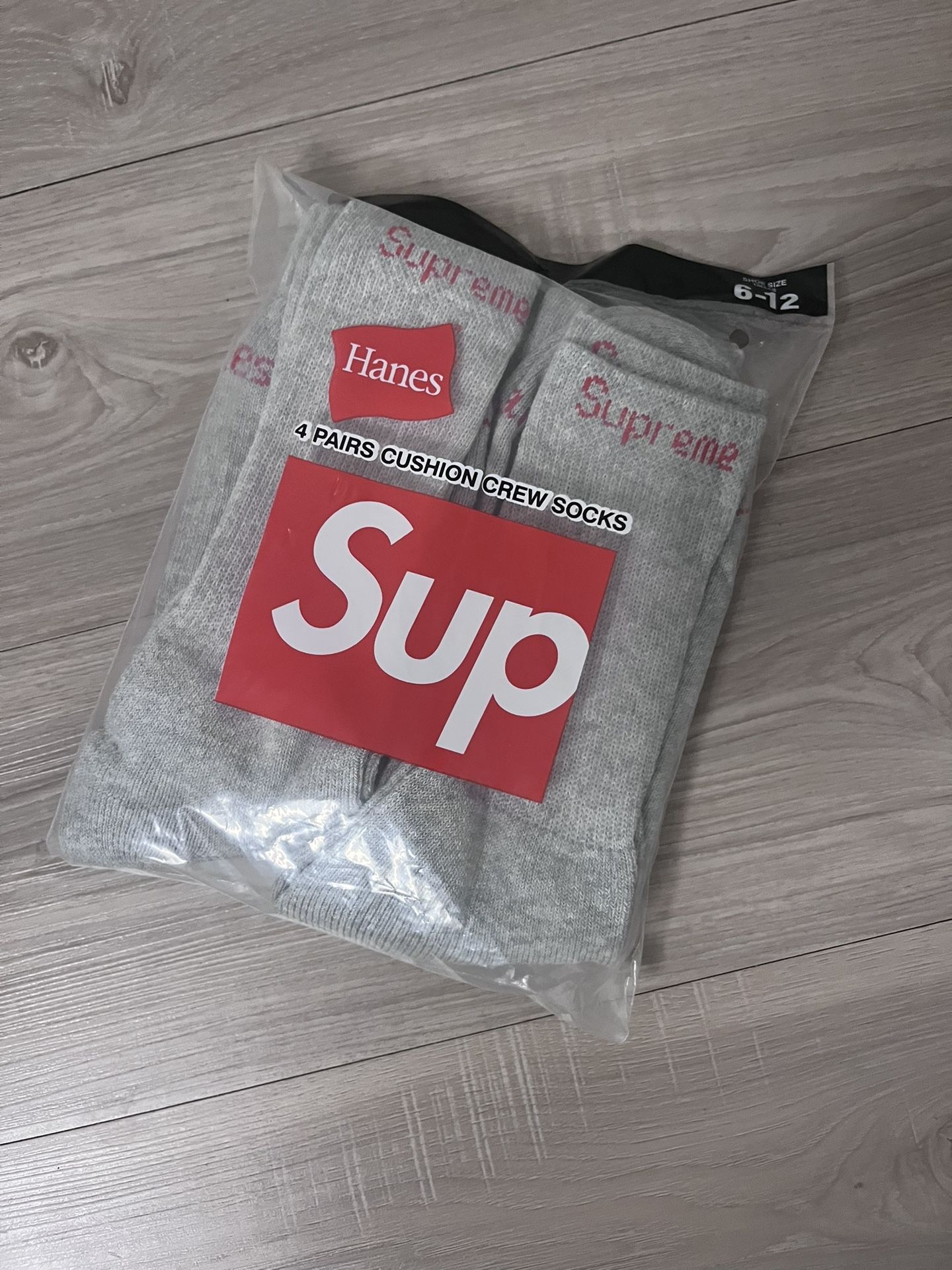 Supreme x Hanes Crew Socks