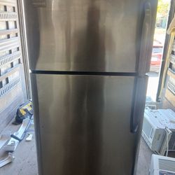 Frigidaire Refrigerator 