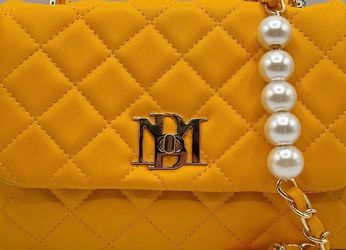 Badgley Mischka quilted messenger bag