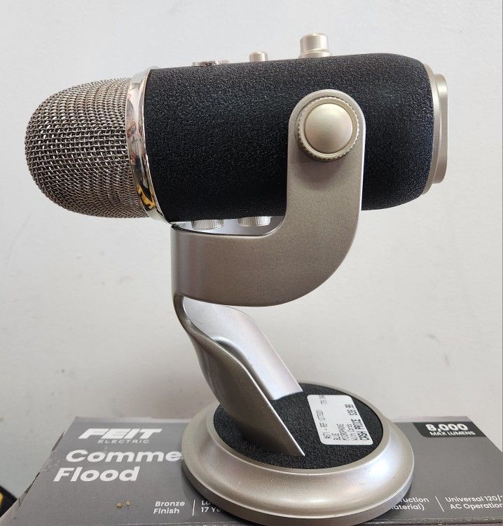 Blue Yeti Microphone With Cords