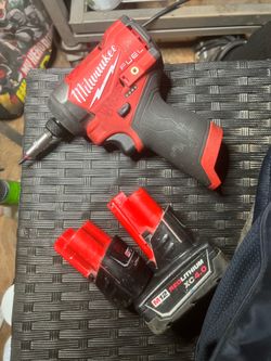 Milwaukee 1/4 16mm impact with 2 batteries