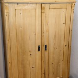 VINTAGE ANTIQUE ARMOIRE WARDROBE COAT CLOSET WITH KEY CIRCA LATE 1800S