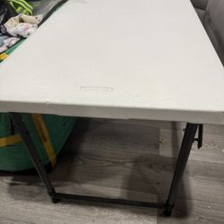 Table White 
