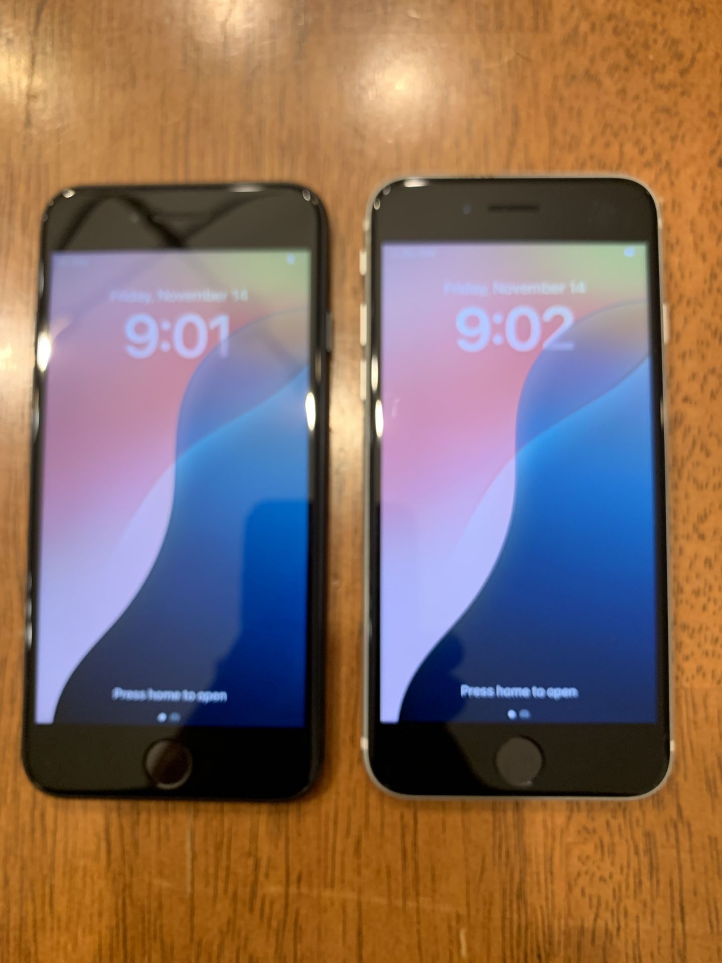 Apple iPhone SE 2020 64GB Unlocked For Any Carrier Like New!