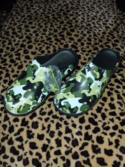 OOFOS Camo Clogs with Tags