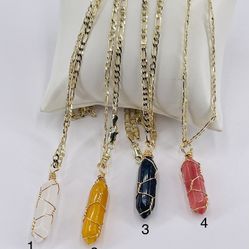 Cuarzo Refinado Y Cadena Oro Laminado/Refined Quartz And Gold Plated Chain