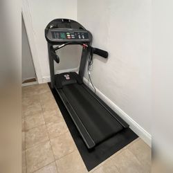 Landice Treadmill, Commercial Grade - Excellent – Great Neck Plaza, NY