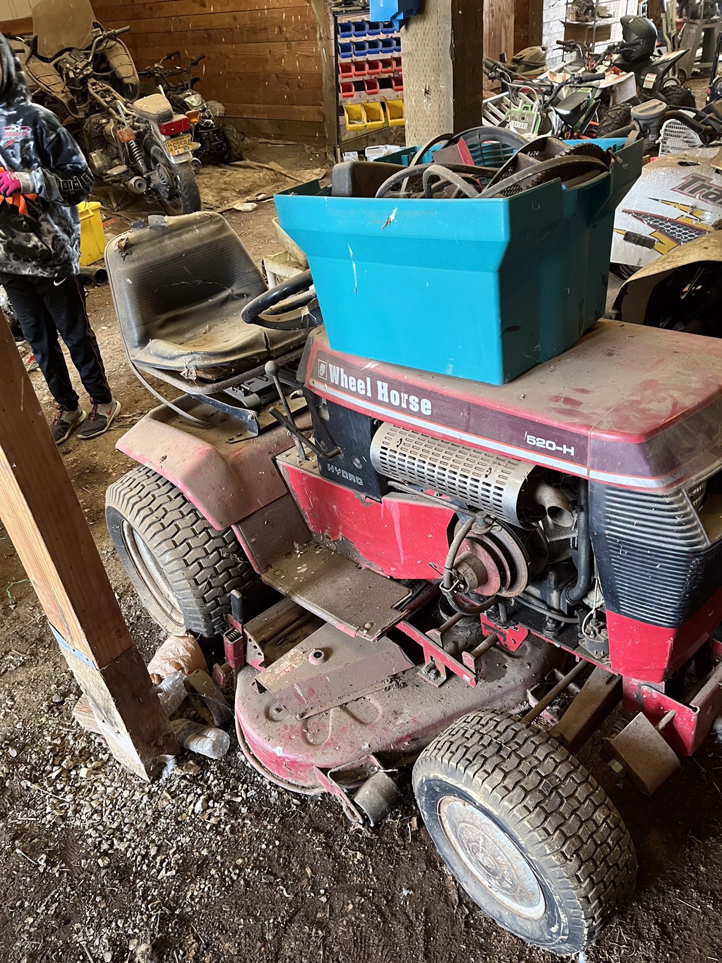 520 Wheel Horse Tractor-lawnmower Fix Or For Parts