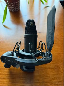 Rode NT1 Gen 4 studio microphone with shock mount and screen