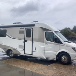 2017 Leisure Travel Unity rear twin bed 