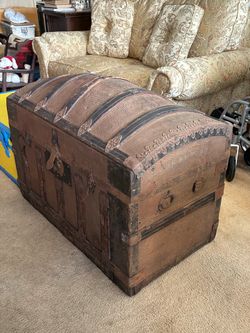 Antique steamer trunk, Dome top, late 1800’s, Good Condition.