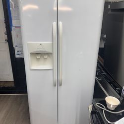 White-Westinghouse (Electrolux) Side By Side Refrigerator 
