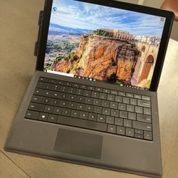 Microsoft Surface Pro 5 – i5 / 8GB / 256GB + Microsoft Type Cover & Case 