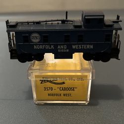 Atlas N Scale Caboose - Norfolk & Western