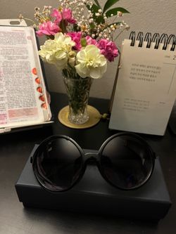 Chic Oversized Round Black Sunglasses (Excellent Condition)