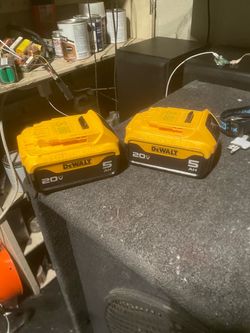 Dewalt battery. 5        100