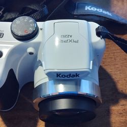 Kodak PixPro AZ252 With Bag