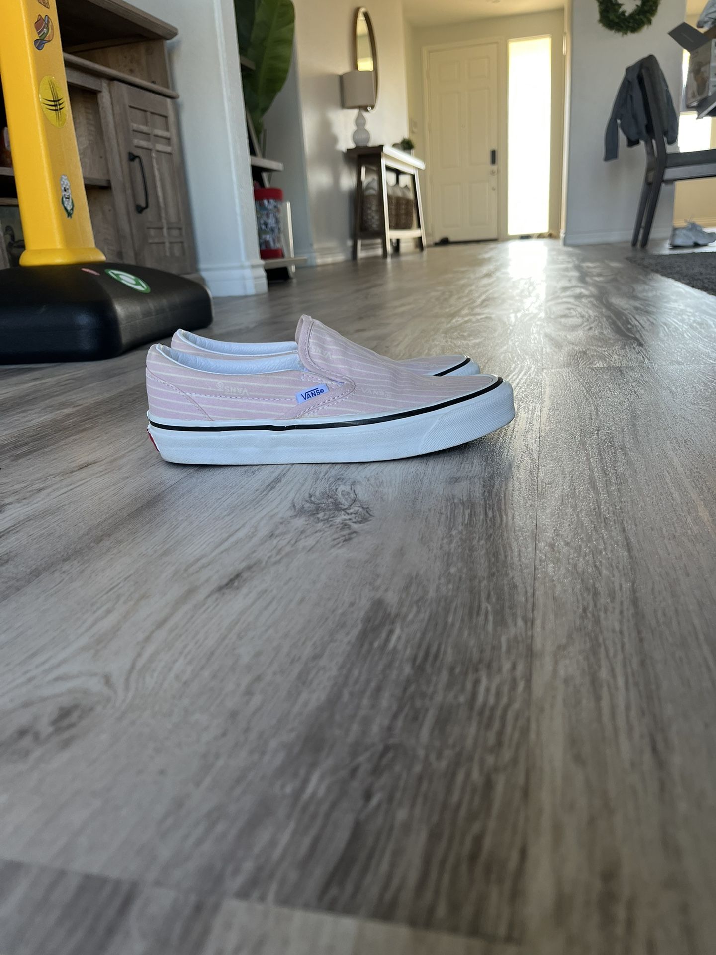 Woman’s Vans Size 7