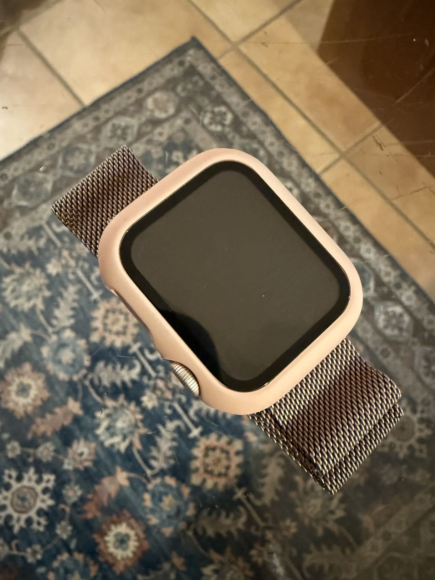 Apple Watch Series 9 (41mm, Pink) – Excellent Condition + Screen Protector & Band