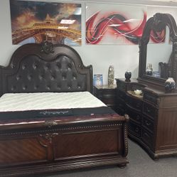 Gorgeous Solid Wood 5pc Bedroom Furniture Set $1999