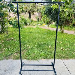 Metal Clothing Garment Rack Organizer with Lockable Wheels   Size Length 34", Width 17", Height 64" NEW CONDITION 
