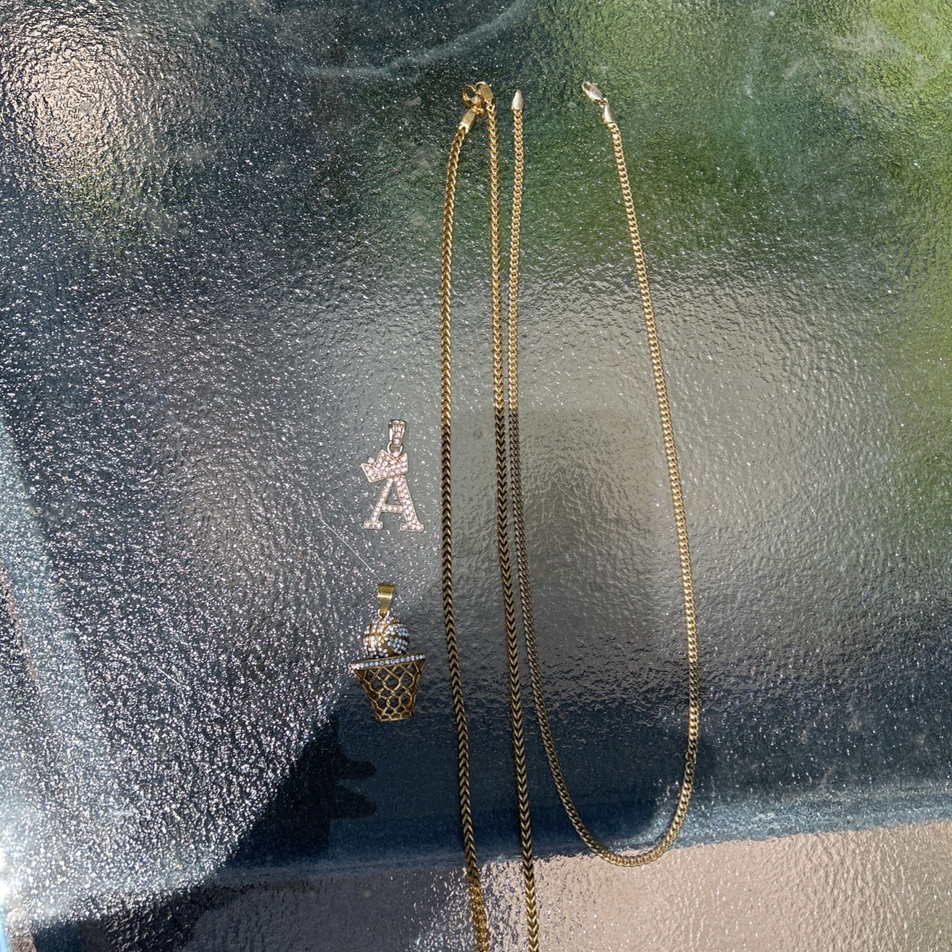 10k Gold chain with pendant 