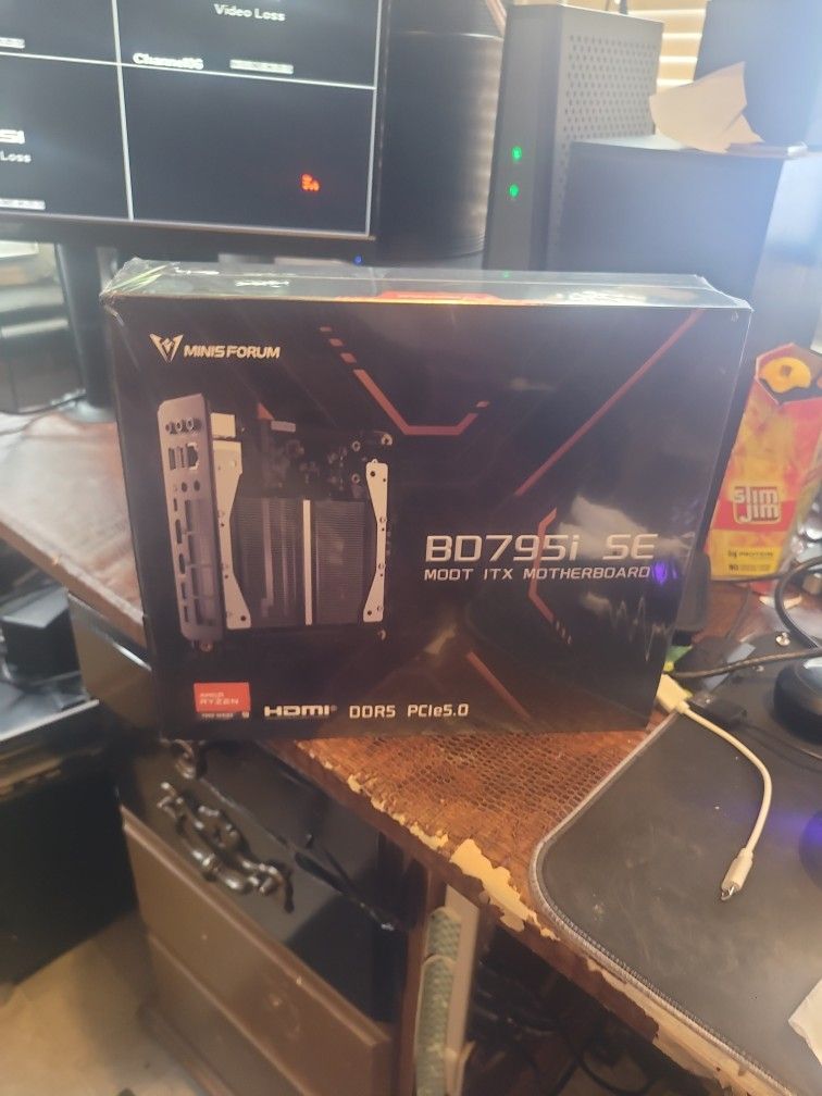 Brand New  Forum Factor Motherboard  & Cpu  Ryzen 9
