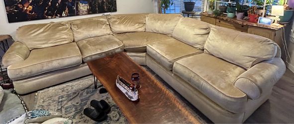 Free sectional couch 10 x 10'
