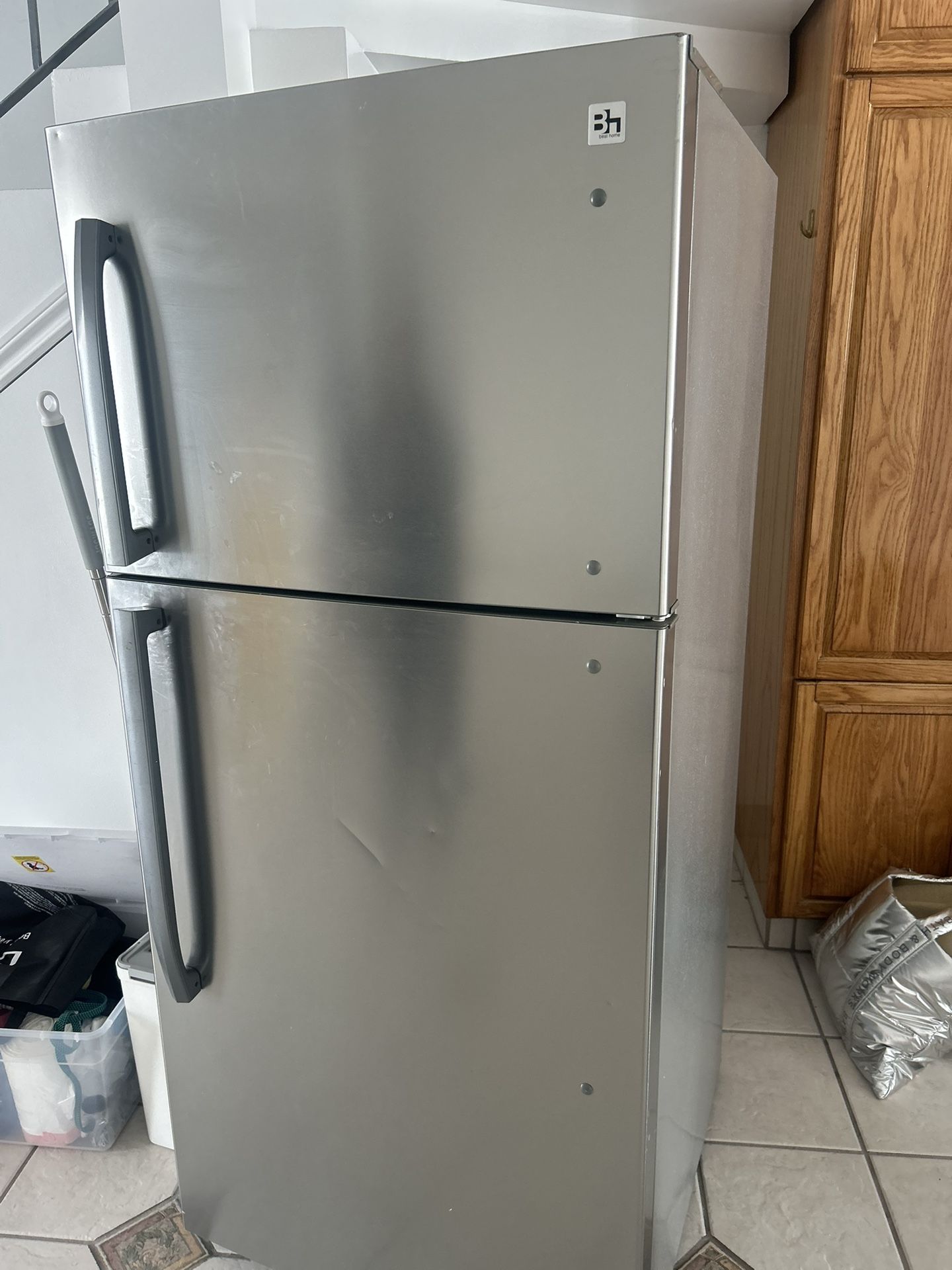 Refrigerator 