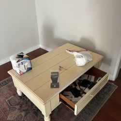 Coffee table (FREE)