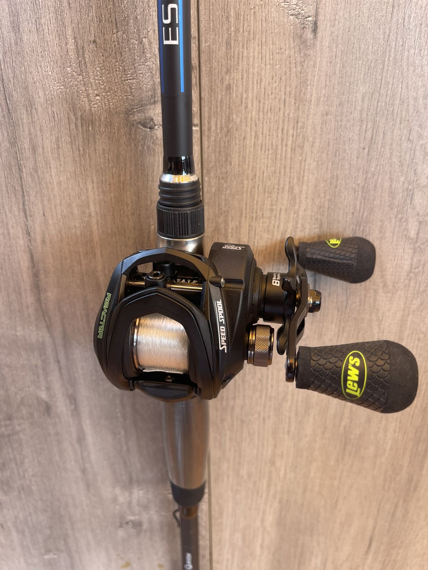 New Lew’s Reactor Baitcaster Reel On A New Quantum IM8 48Ton 7FT 10-25Lb  Rod for Sale in Hialeah, FL - OfferUp