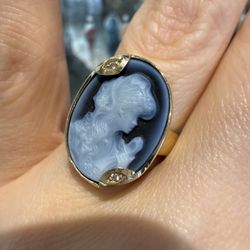 14K Yellow Gold Beautiful Cameo Ring 
