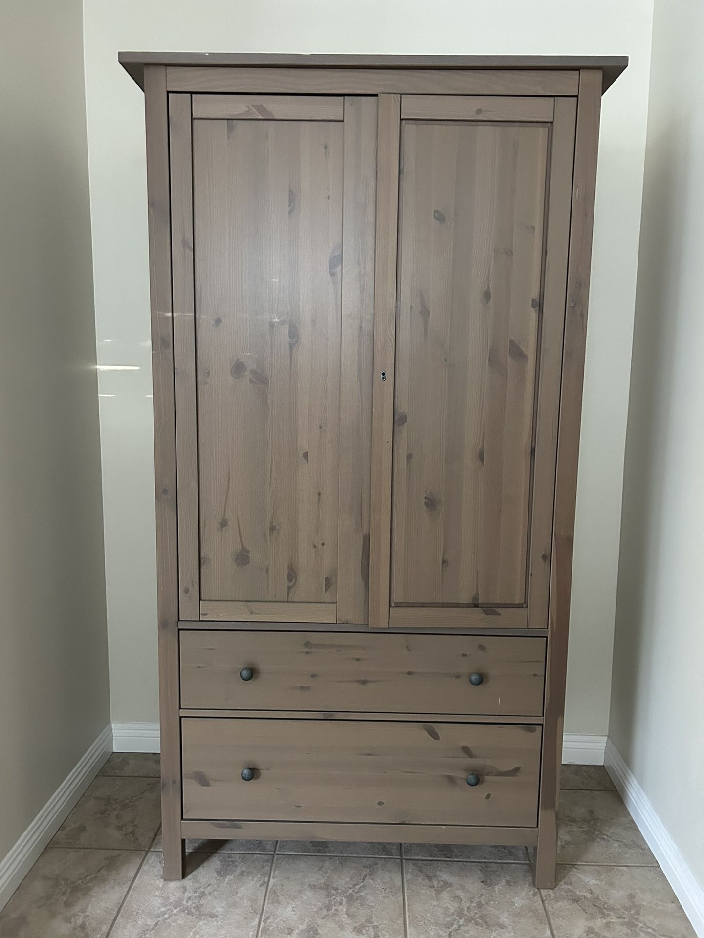 Armoire