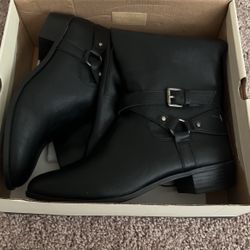 Black Boots Size 8.5 - NEW