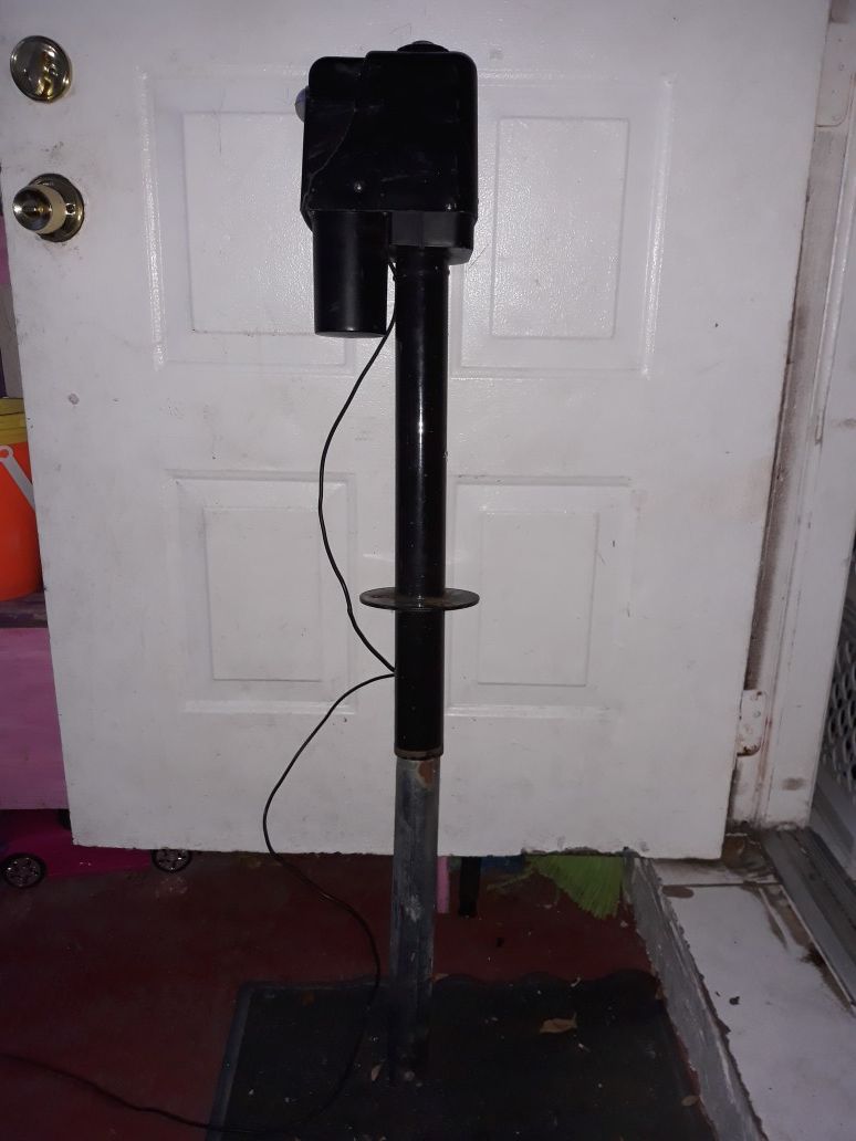 Electric jack for trailer tongue