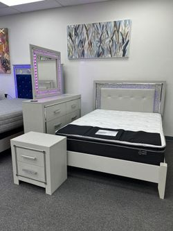 Alligator Embossed Design Queen Bedroom Set in Silver w/LED Lights on SALE