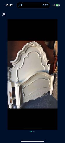 4 POST TWIN SIZE BED FRAME IN WHITE COLOR