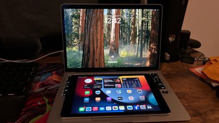 2020 MacBook Air i7 + iPad Air 2 Bundle
