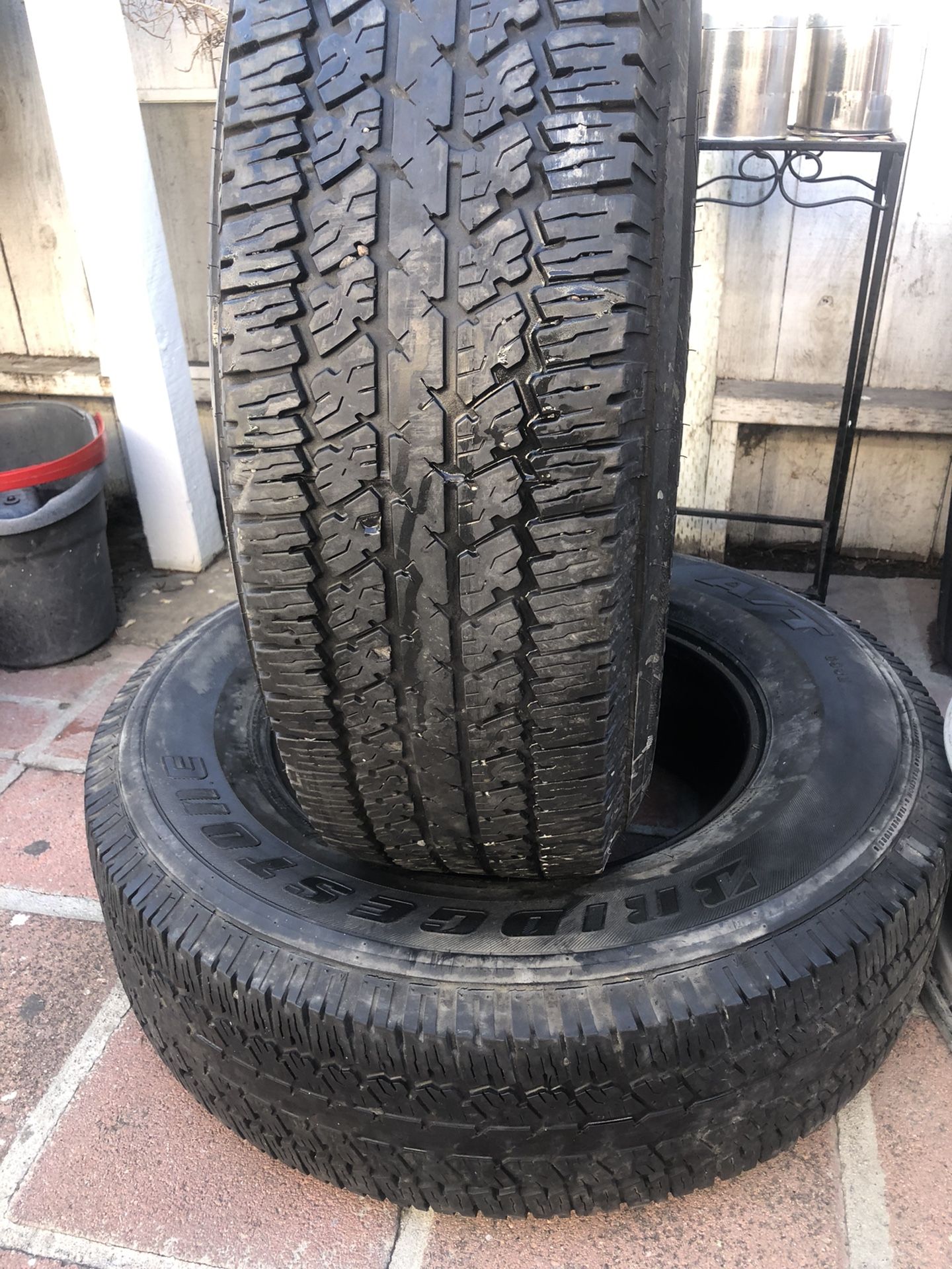 2 Yantas Usadas Dueler. 245 75 R 17 Tienen 90% Devida Por $200