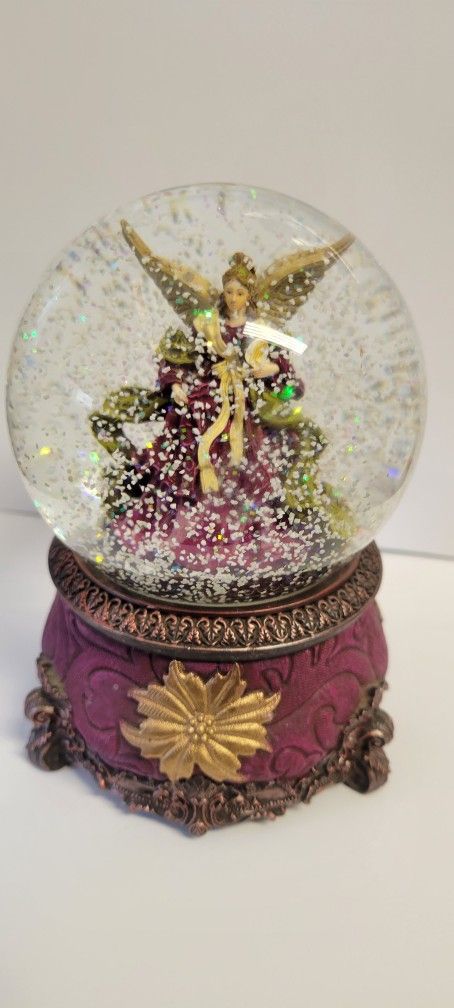 Musical CHRISTMAS ANGEL GLOBE Glass