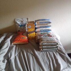 5 Small Rice, 1 Big Rice, 4 Lentils Lentejas, 3 Beans, 2 Garbanzo Beans, 6 Macaroni & Cheese, 1 Nonfat Dry Milk 