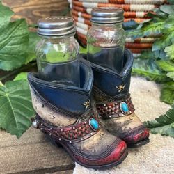 Texas Salt & Pepper Shakers holder - Cowboy Boots