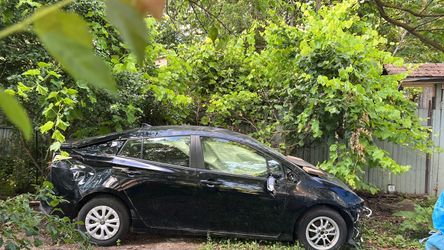 2019 Toyota Prius parting out